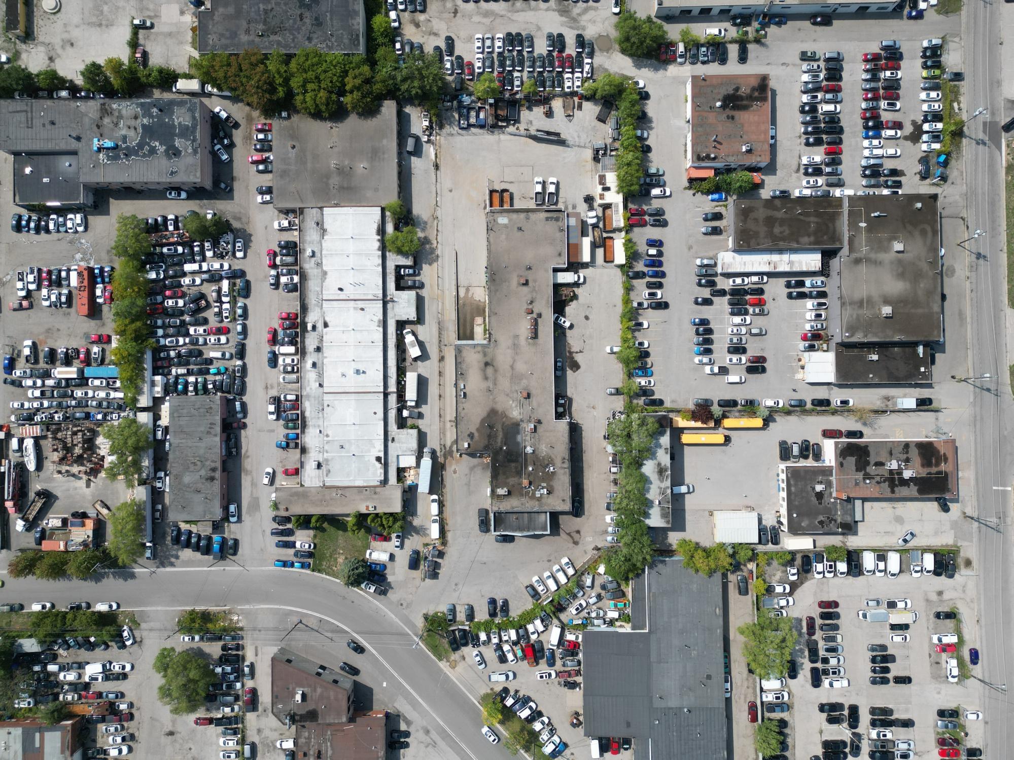 130 Manville Rd, Toronto, ON à louer Photo de l’immeuble– Image 1 sur 4