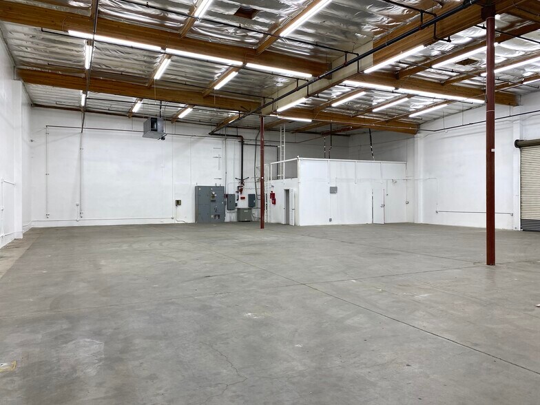 41338 12th St W, Palmdale, CA à louer - Photo de l’immeuble – Image 2 sur 6