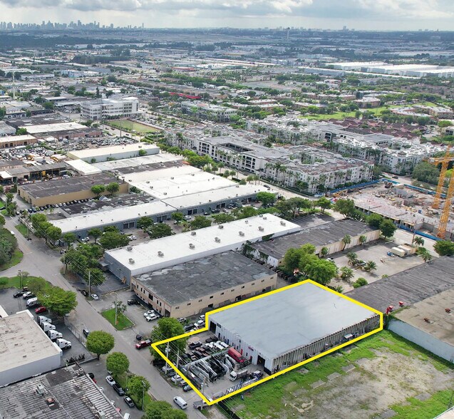 8230-8232 NW 56th St, Miami, FL à vendre - Photo de l’immeuble – Image 2 sur 18