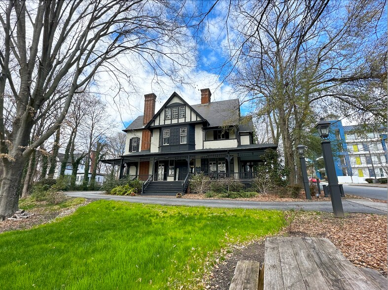 224 S Cherry St, Winston-Salem, NC à louer - Photo de l’immeuble – Image 2 sur 3