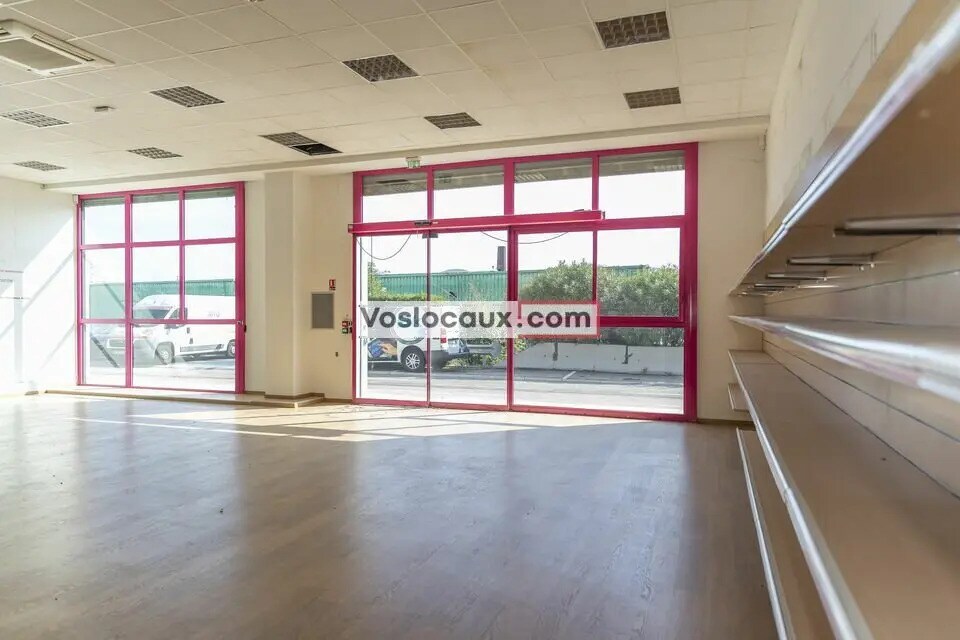 Local d’activités dans Villeneuve-Loubet à louer Photo de l’immeuble– Image 1 sur 9