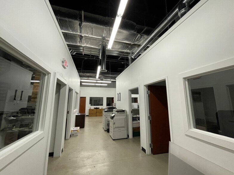 50 Stewart Ave, Huntington, NY à louer - Photo intérieure – Image 3 sur 5