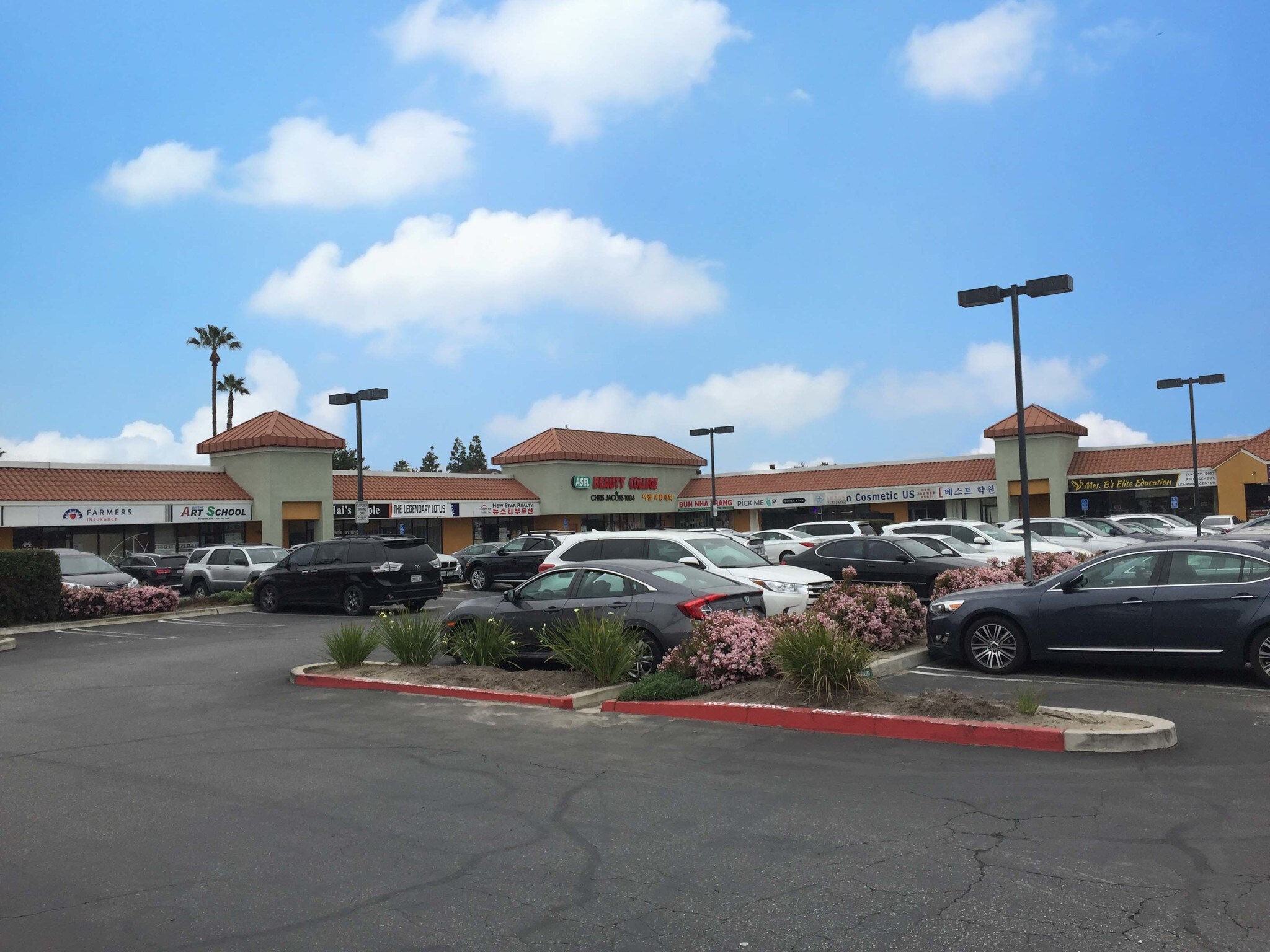 9240 Garden Grove Blvd, Garden Grove, CA à louer Autre– Image 1 sur 5