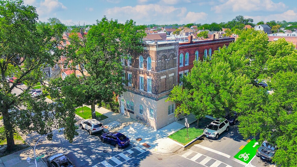 2400 S Troy St, Chicago, IL à vendre - Photo de l’immeuble – Image 1 sur 7