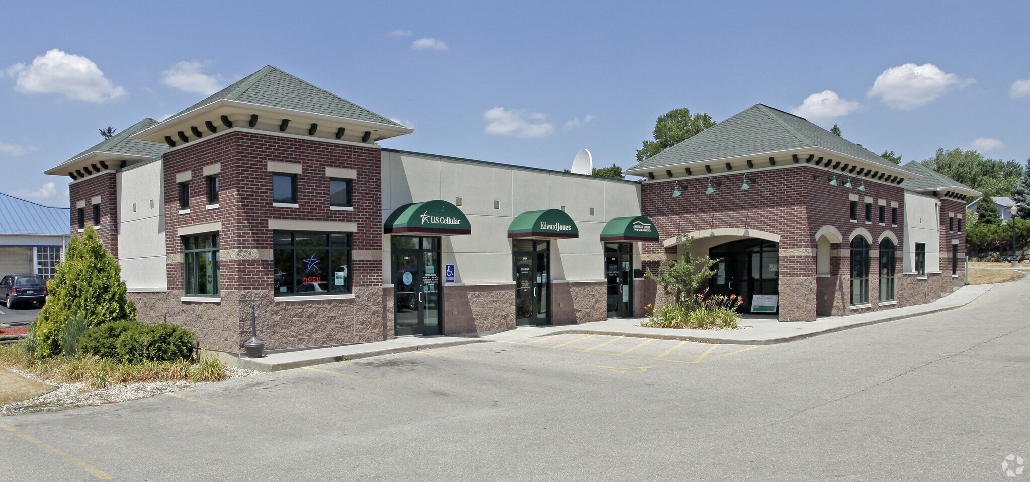 2525-2531 Main St, Cross Plains, WI à louer Photo principale– Image 1 sur 4