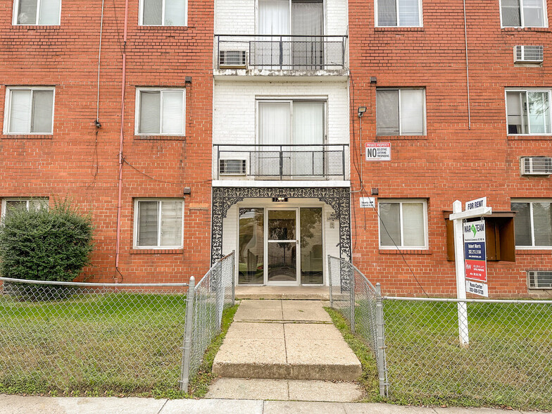 1721 T St SE, Washington, DC à vendre - Photo de l’immeuble – Image 2 sur 3