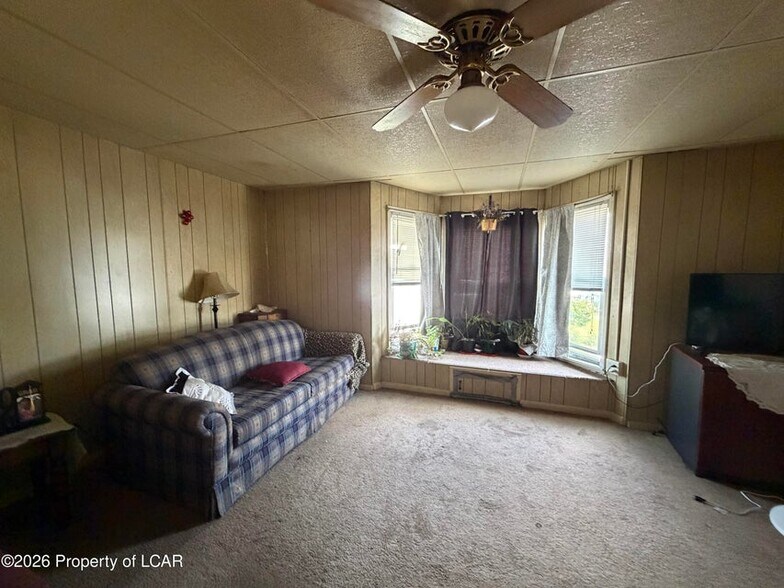 71 N Kennedy St, Mcadoo, PA à vendre - Photo de l’immeuble – Image 2 sur 18