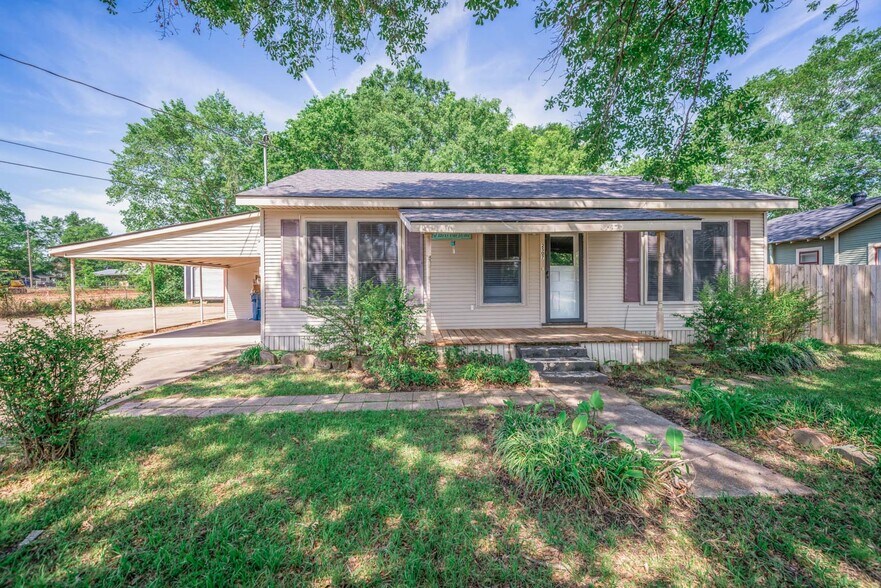 2507 S Henderson Blvd, Kilgore, TX à vendre - Photo principale – Image 1 sur 1