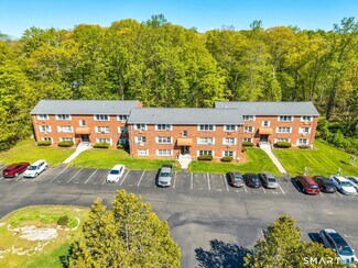 Plus de détails pour 40 Briarwood Ln, Branford, CT - Logement à vendre