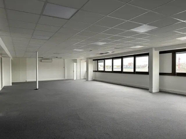 Bureau dans Ivry-Sur-Seine à louer - Photo de l’immeuble – Image 1 sur 5