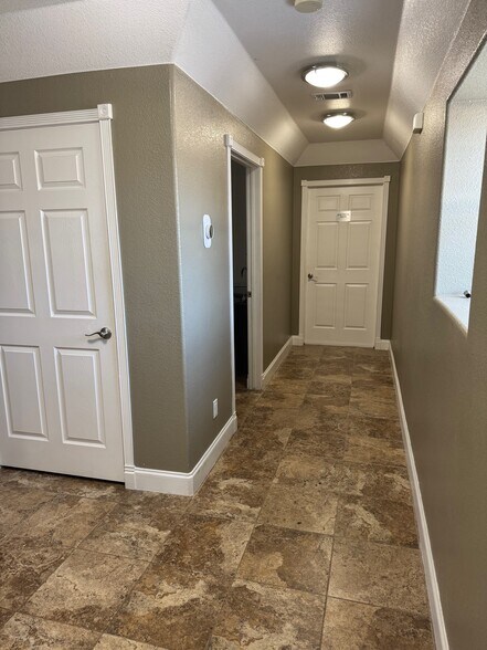 100 S Canyonwood Dr, Dripping Springs, TX à louer - Photo de l’immeuble – Image 3 sur 12