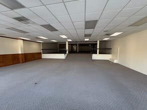 6800 SW Beaverton Hillsdale Hwy, Portland, OR à louer Photo intérieure– Image 2 sur 7