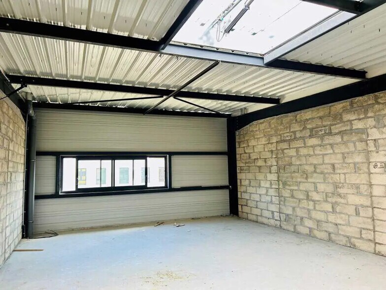 Local d’activités dans Épinay-sur-Seine à louer - Photo intérieure – Image 2 sur 5