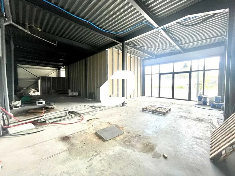 Local commercial dans Audenge à louer - Photo de l’immeuble – Image 3 sur 5