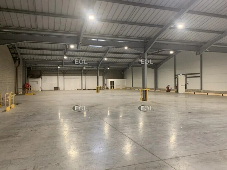 Industriel/Logistique dans Caumont-sur-Durance à louer - Photo de l’immeuble – Image 2 sur 4