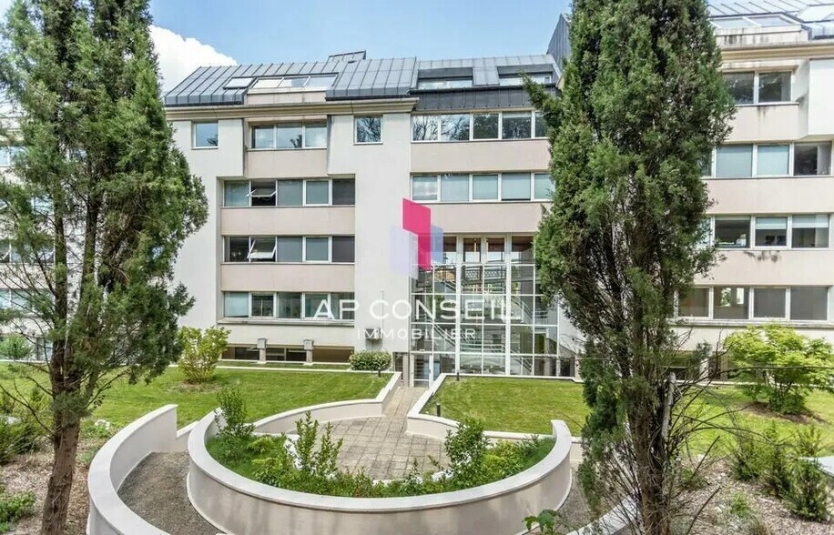 Bureau dans Versailles à louer - Photo de l’immeuble – Image 3 sur 6