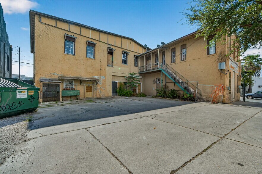 1425 S Flores St, San Antonio, TX à vendre - Photo de l’immeuble – Image 3 sur 43