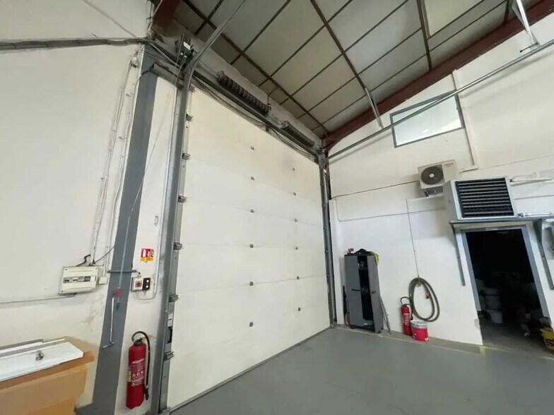 Local d’activités dans Grigny à louer - Photo intérieure – Image 3 sur 11