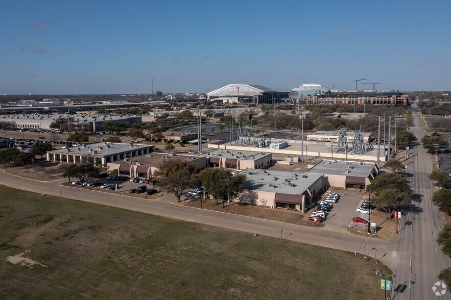 701 Directors Dr, Arlington, TX à louer - Aérien – Image 1 sur 1