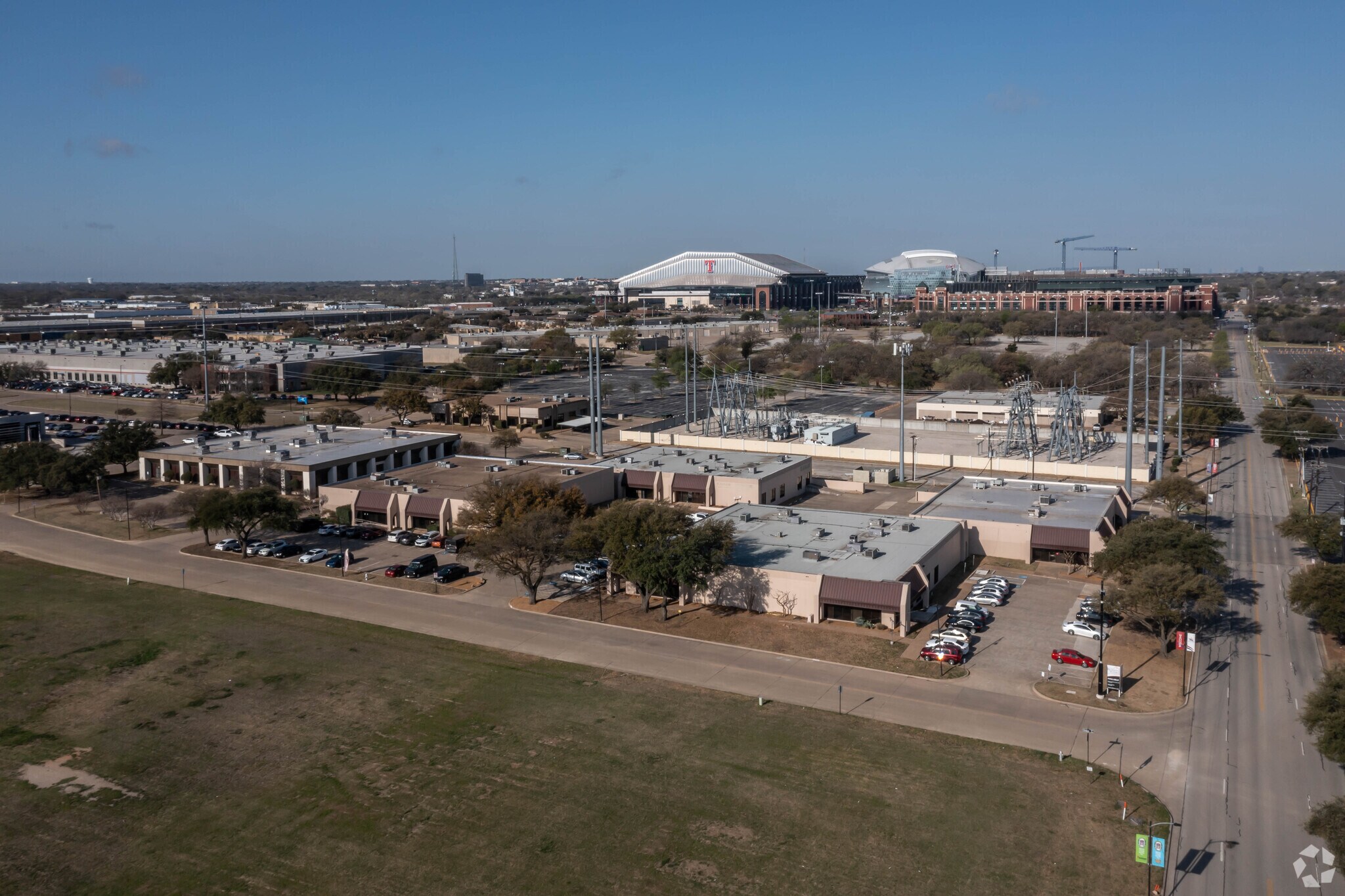701 Directors Dr, Arlington, TX à louer Aérien– Image 1 sur 2