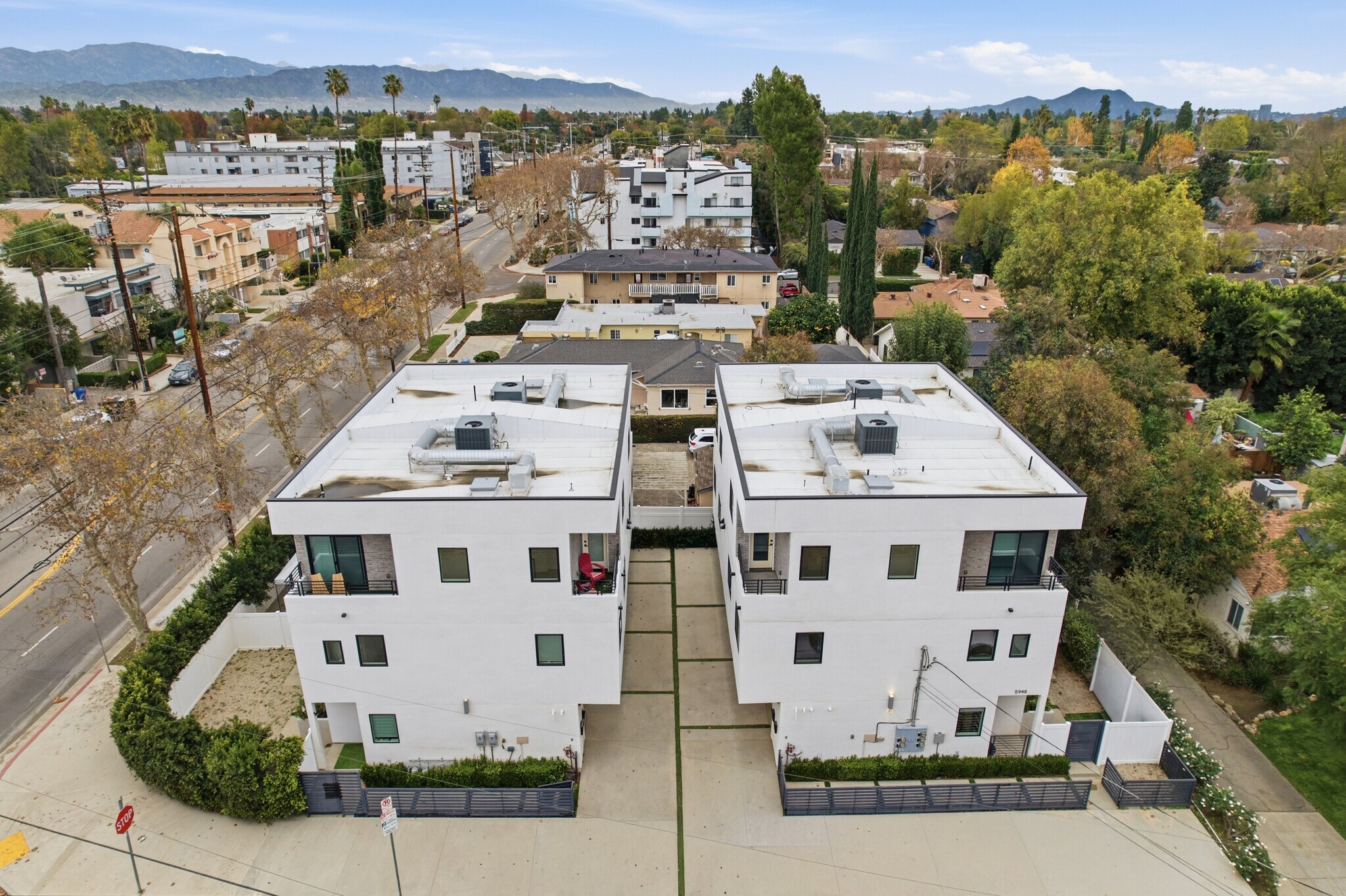 13822 Oxnard St, Van Nuys, CA à vendre Photo principale– Image 1 sur 24