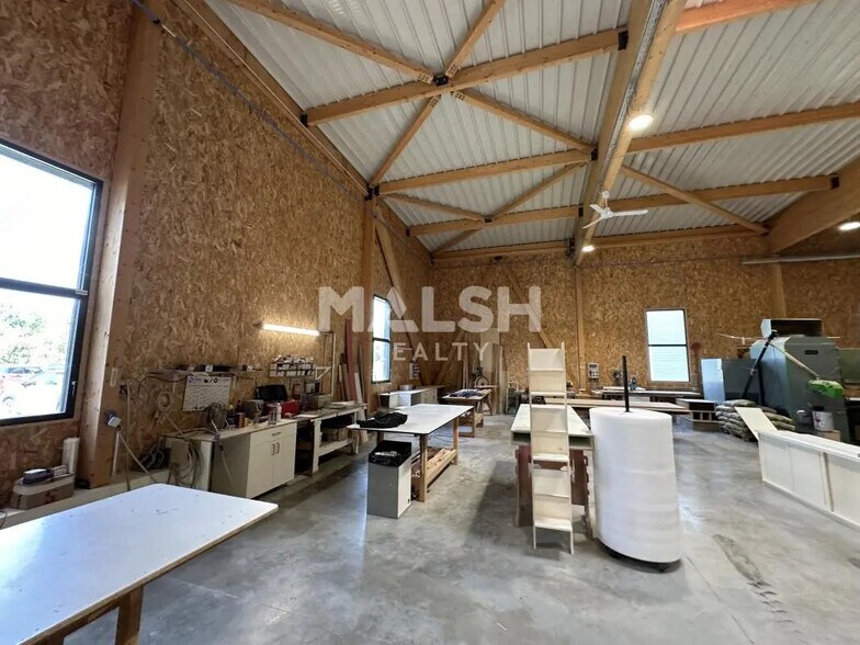 Local d'activités dans Saint-Clair-de-la-Tour à vendre - Photo de l’immeuble – Image 3 sur 12