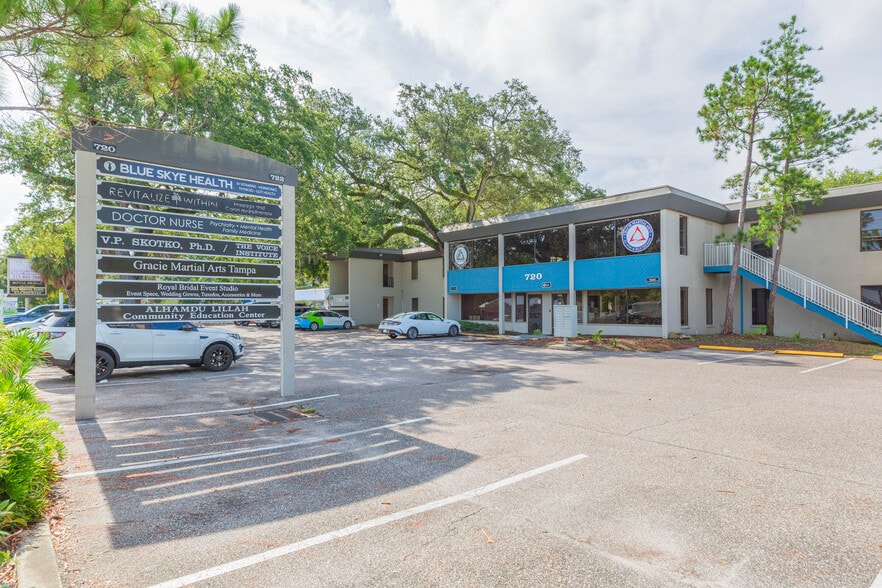 Bureau dans Tampa, FL à vendre - Photo de l’immeuble – Image 2 sur 10