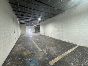 519-533 NE 34th St, Oakland Park, FL à louer Photo intérieure– Image 2 sur 6