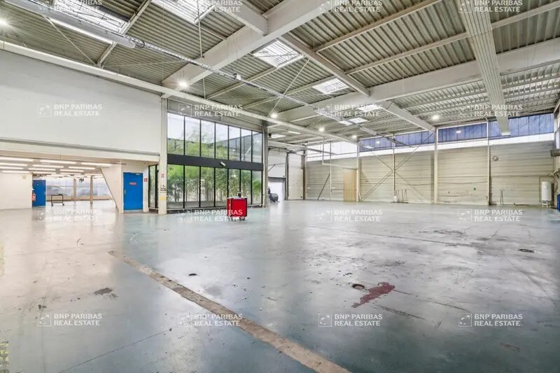 Local d'activités dans Champigny-sur-Marne à vendre - Photo de l’immeuble – Image 2 sur 11