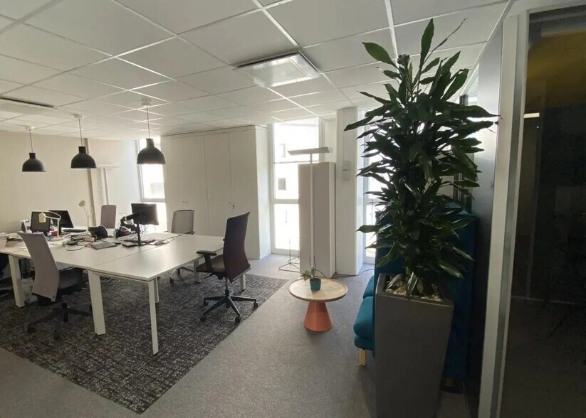 34 Place Viarme, Nantes à louer - Photo de l’immeuble – Image 2 sur 8
