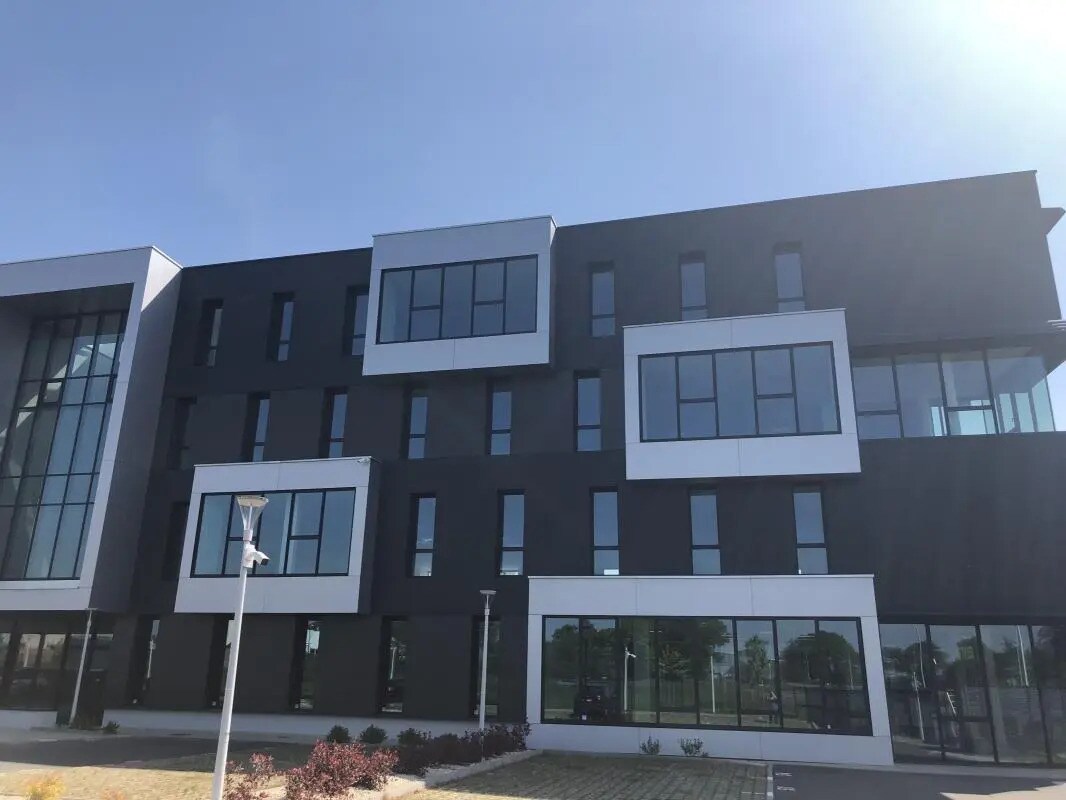 Bureau dans Saint-Grégoire à vendre Photo de l’immeuble– Image 1 sur 18