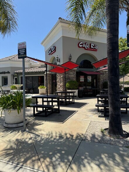 595 N Moorpark Rd, Thousand Oaks, CA à louer - Photo principale – Image 1 sur 6