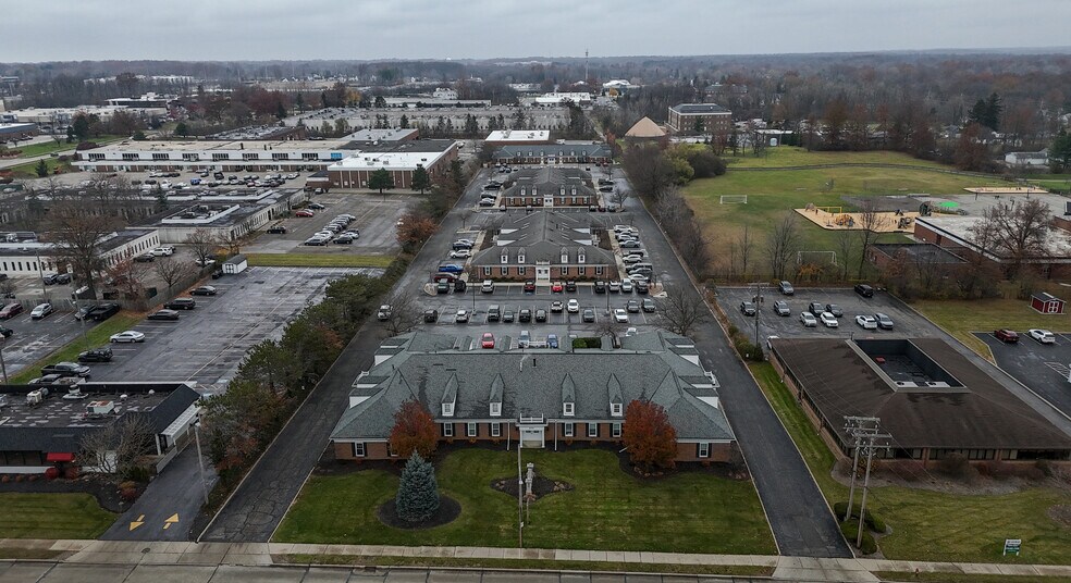 6555 Wilson Mills Rd, Mayfield Village, OH à louer - Photo de l’immeuble – Image 2 sur 18