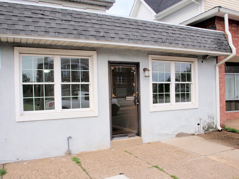 209 Bridgeboro St, Riverside, NJ à louer - Photo de l’immeuble – Image 3 sur 12