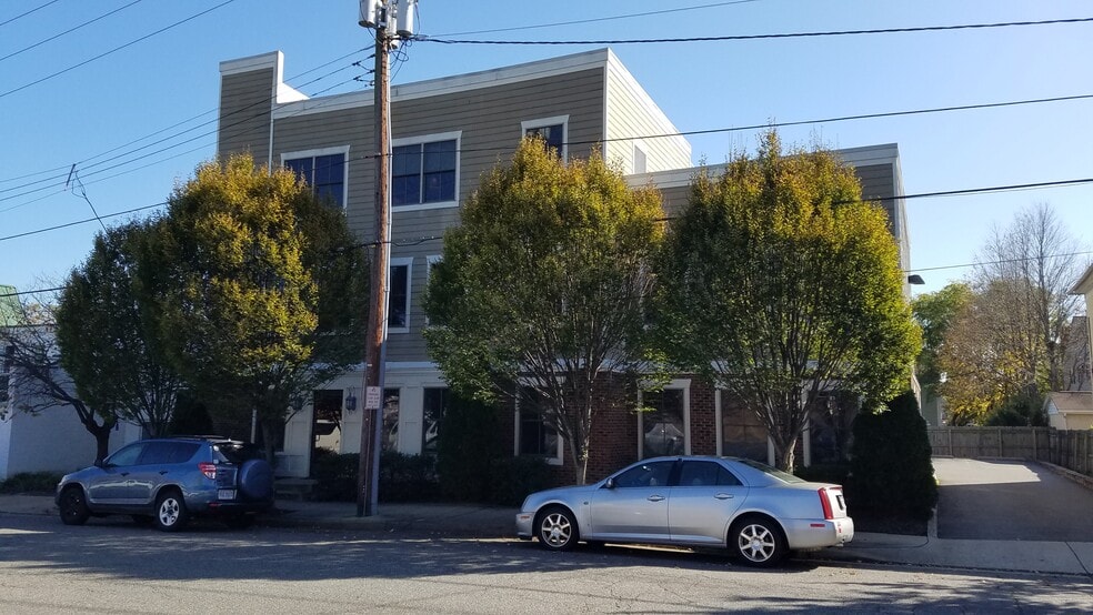 308 Wolfe St, Fredericksburg, VA à vendre - Photo de l’immeuble – Image 2 sur 4