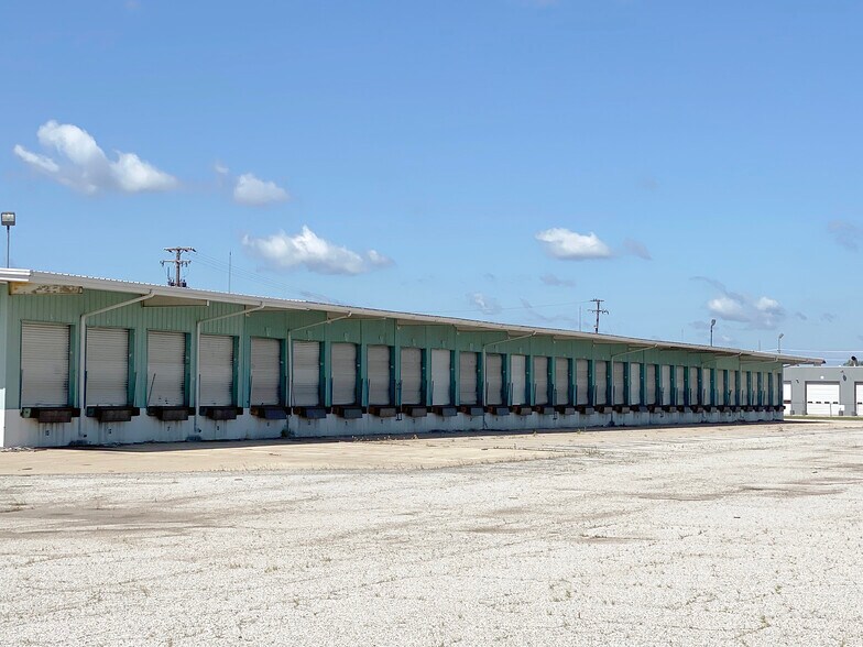 815 W Sample St, South Bend, IN à louer - Photo de l’immeuble – Image 3 sur 25