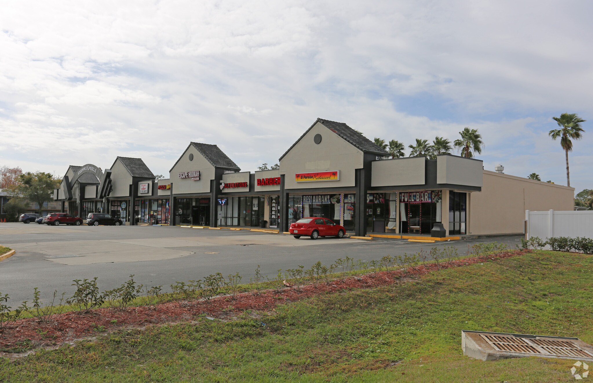 4636 W Irlo Bronson Memorial Hwy, Kissimmee, FL à louer Photo de l’immeuble– Image 1 sur 9