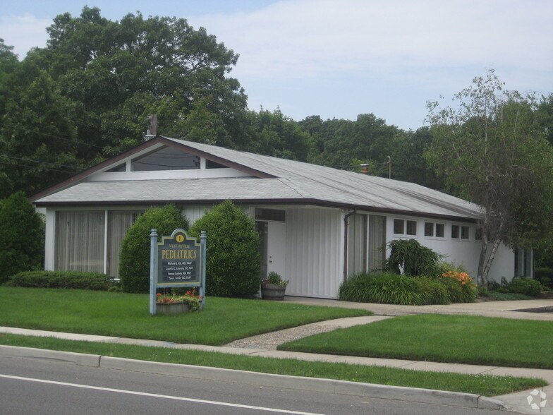 1 Main St, West Sayville, NY à louer - Photo principale – Image 1 sur 7