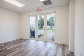 460 NW Stadium Blvd, Port Saint Lucie, FL à louer Photo intérieure– Image 2 sur 4