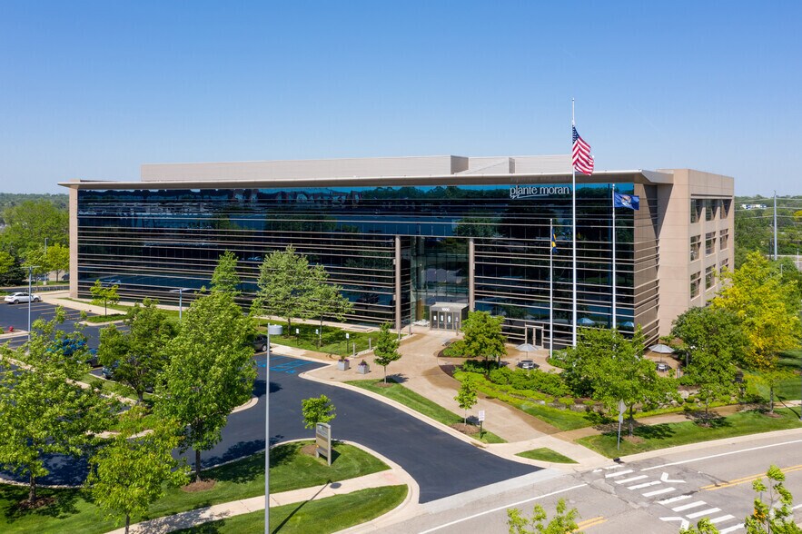 1000 Oakbrook Dr, Ann Arbor, MI à louer - Photo principale – Image 1 sur 9