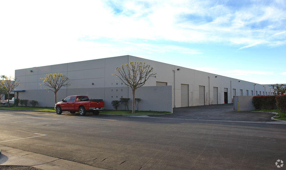 1525 N Endeavor Pl, Anaheim, CA à louer - Photo de l’immeuble – Image 3 sur 9
