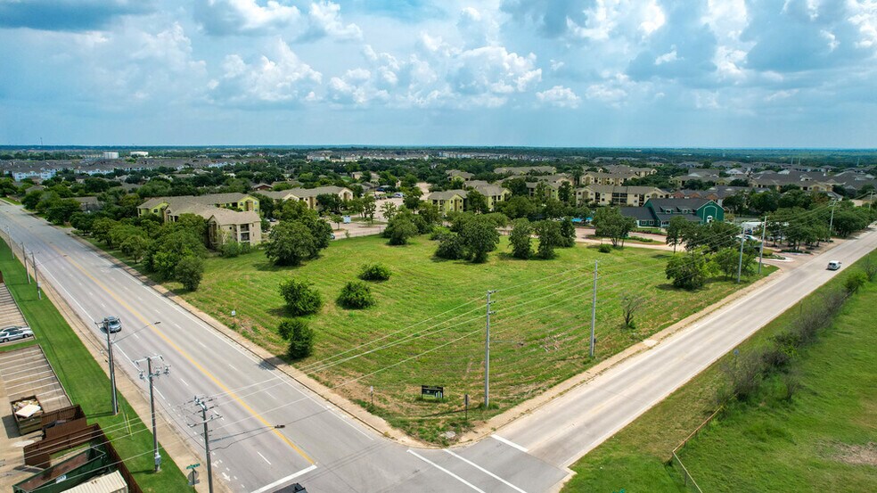 501 Luther St W, College Station, TX à vendre - Photo de l’immeuble – Image 3 sur 22