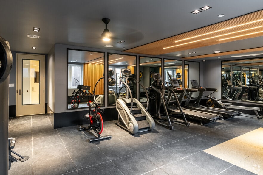 138-25 Barclay Ave, Flushing, NY à vendre - Photo intérieure – Image 3 sur 27