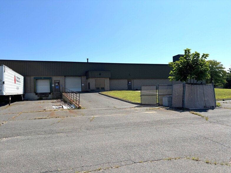 70 Enterprise Dr, Bristol, CT à louer - Photo de l’immeuble – Image 2 sur 2