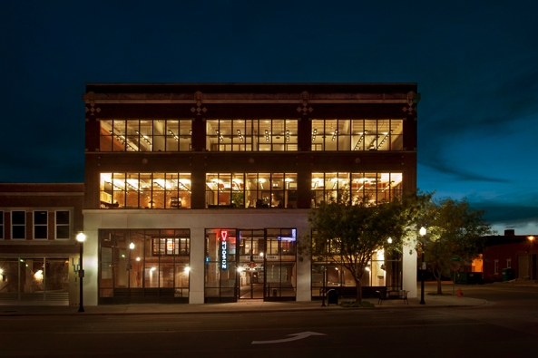 825 N Broadway Ave, Oklahoma City, OK à louer - Photo de l’immeuble – Image 2 sur 9