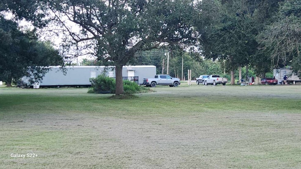 31518 Highway 11, Buras, LA à vendre - Photo principale – Image 1 sur 3