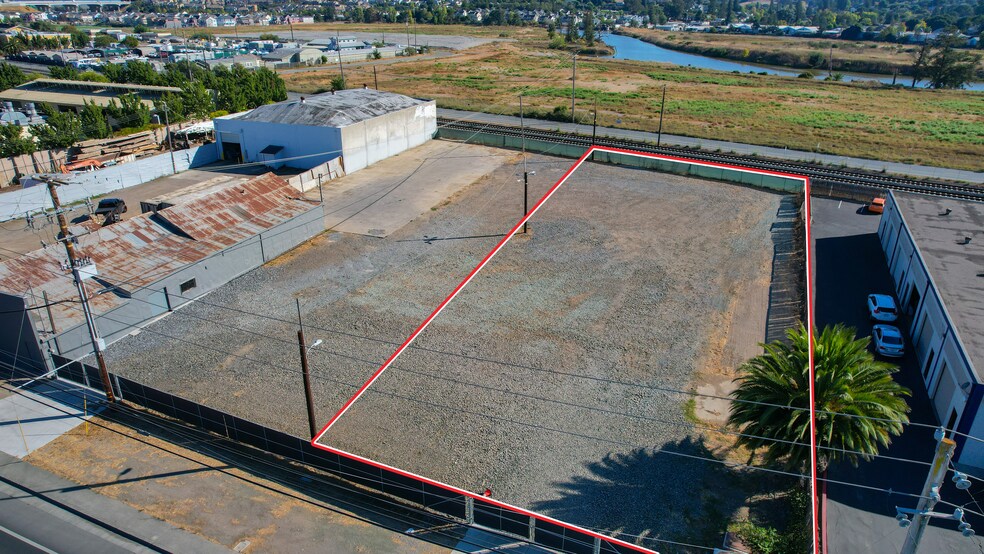 850 Lakeville St, Petaluma, CA à louer - Aérien – Image 1 sur 2