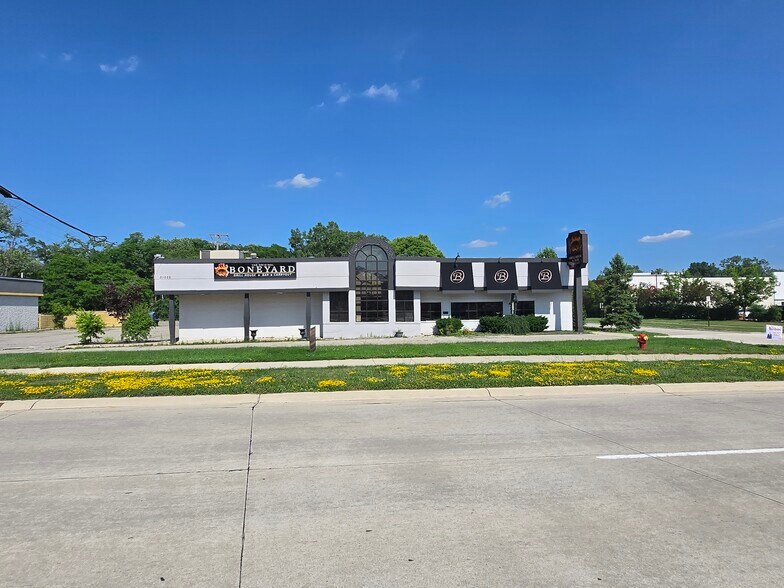 31006 Orchard Lake Rd, Farmington, MI à louer - Photo de l’immeuble – Image 1 sur 1