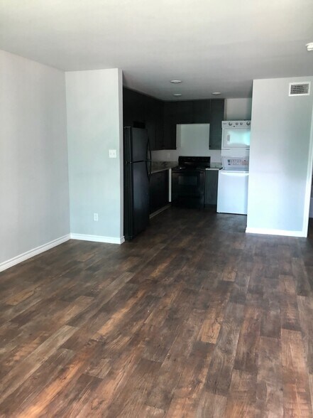 612 S Blue Mound Rd, Fort Worth, TX à vendre - Photo de l’immeuble – Image 2 sur 13