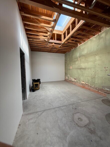 5025-5035 Melrose Ave, Los Angeles, CA à louer - Photo de l’immeuble – Image 2 sur 5